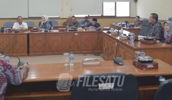 KOMISI  C DPRD Kabupaten Sidoarjo menggelar Rapat Dengar Pendapat (RDP) bersama Dinas Perikanan dan Dinas Kesehatan Pemkab Sidoarjo