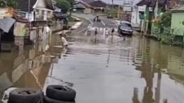Banjir kembali menghantui warga Taman Sari RT 03 RW 03, Kelurahan Sukaraya, Kecamatan Baturaja Timur