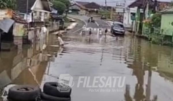 Banjir kembali menghantui warga Taman Sari RT 03 RW 03, Kelurahan Sukaraya, Kecamatan Baturaja Timur