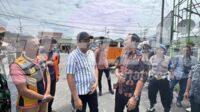 Bupati Subandi saat tinjau jalan rusak Bupati Subandi saat tinjau jalan rusak