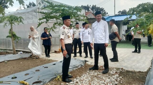 KEPALA Kantor Wilayah (Kakanwil) Direktorat Jenderal Pemasyarakatan (Ditjenpas) Jawa Barat, Kusnali saat di Lapas Indramayu