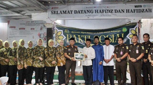 Kejari Indramayu Gelar Pasar Murah