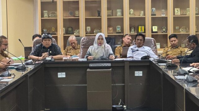 Komisi II DPRD Karawang gelar RDP bersama sejumlah Organisasi Perangkat Daerah (OPD)