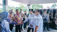 MENTRI Sosial RI Saifullah Yusuf (Gus Ipul) saat di Karawang disambut Bupati H. Aep Syaepuloh