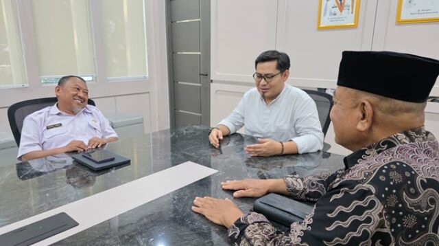 Pemerhati pemerintahan, Andri Kurniawan