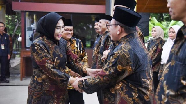 Wakil Bupati Hj. Mimik Idayana saat hadir di Pengukuhan Dekopinda Sidoarjo 2025-2030