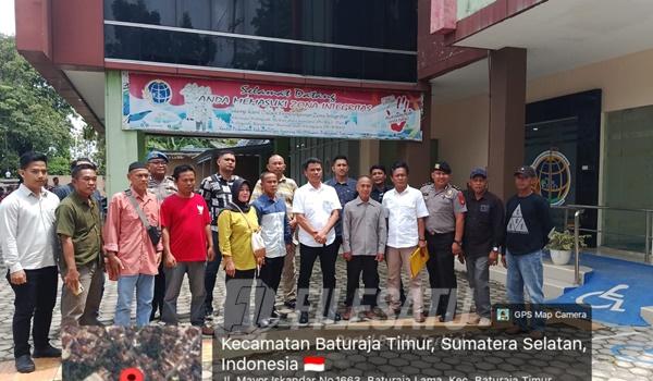 AKSI damai digelar oleh sejumlah masyarakat dan ahli waris di kantor Badan Pertanahan Nasional (BPN) Kabupaten Ogan Komering Ulu (OKU)