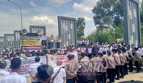 Aksi Damai Apdesi Jabar di PT. Pertiwi Lestari Karawang