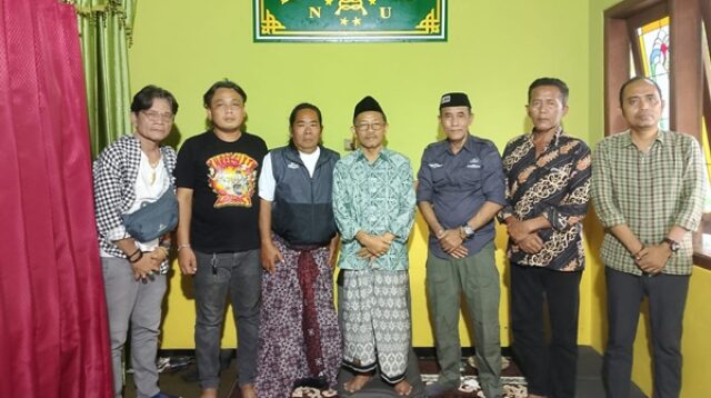 Aliansi Peduli Sidoarjo (APS) terdiri dari dua belas LSM dan Ormas