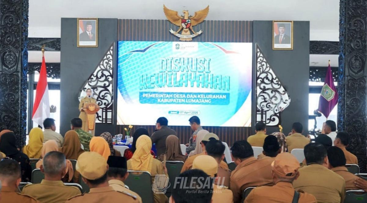 Bupati Lumajang, Indah Amperawati dalam Diskusi Kewilayahan Pemerintah Desa dan Kelurahan di Pendopo Arya Wiraraja, Kabupaten Lumajang