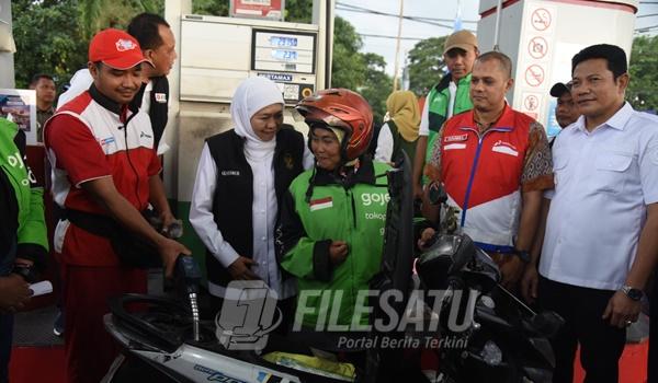 Bupati Sidoarjo Dampingi Gubernur Jatim Bagikan BBM Gratis