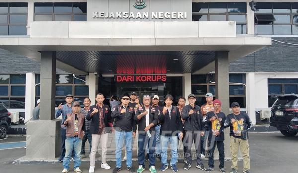 LEMBAGA Swadaya Masyarakat (LSM) Harimau Usai menggelar audiensi dengan Kejaksaan Negeri Jakarta Timur