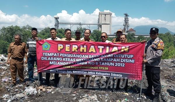 Penutupan TPA Liar di Desa Trompoasri, Jabon oleh DLHK Kabupaten Sidoarjo