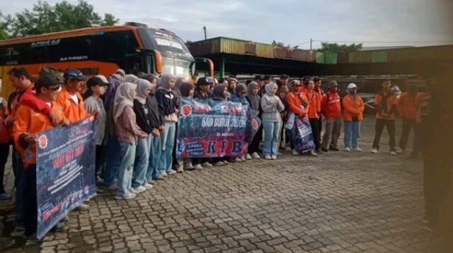 Aksi massal Buruh di Monas Jakarta
