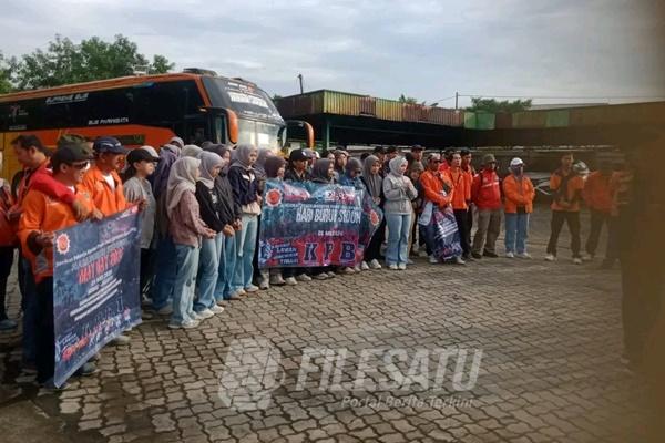 Aksi massal Buruh di Monas Jakarta