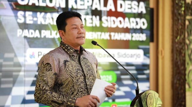 Bupati Sidoarjo H. Subandi saat berikan pembekalan pada cakades