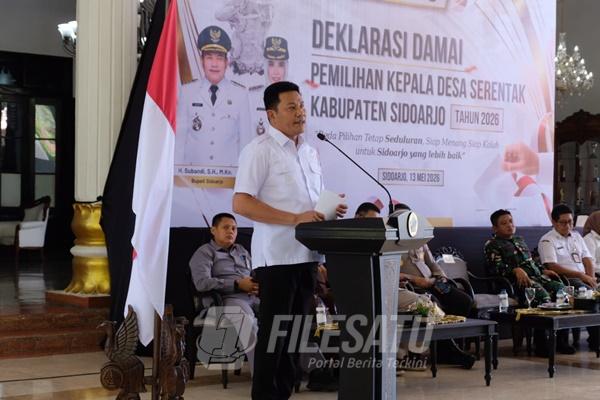 Bupati Sidoarjo H. Subandi memberikan sambutan saat Deklarasi Pilkades Damai