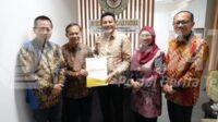 Bupati Sidoarjo H. Subandi menerima komitmen dukungan dari Sekjen Perpukadesi, Drs. Sokhiatulo Laoli, M.M