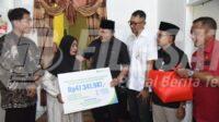 Bupati Sidoarjo Serahkan Santunan BPJS Ketenagakerjaan bagi Keluarga Korban Laka dan Almarhum Kades Buncitan Bupati Sidoarjo Serahkan Santunan BPJS Ketenagakerjaan bagi Keluarga Korban Laka dan Almarhum Kades Buncitan