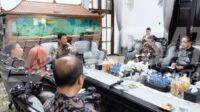 Bupati Subandi saat audiensi dengan koordinator dan pengelola pasar tradisional