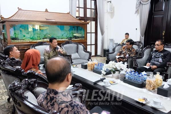 Bupati Subandi saat audiensi dengan koordinator dan pengelola pasar tradisional
