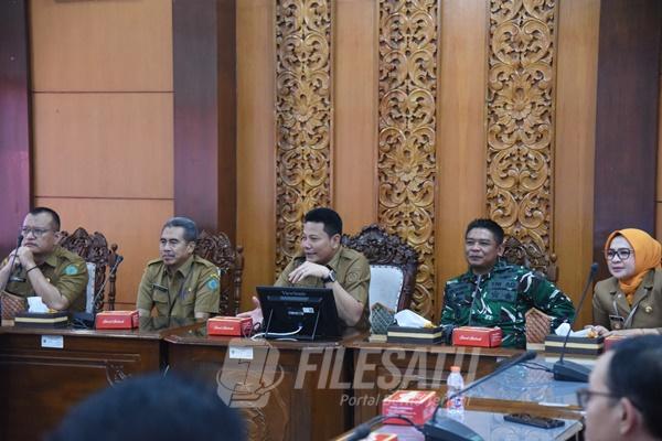 H. Subandi pimpin rapat bahas pembangunan gerai KDKMP di Desa Ngingas, Kecamatan Waru