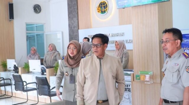 Kakanwil BPN Sumsel Bapak Ir. Rahmat, A.Ptnh., M.M., QRMO., QCRO., CODP., C.Med saat berkunjungke BPN OKI