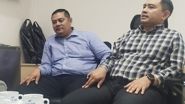 Manager Operasioanl Bank BJB Karawang Mahfud Sidik saat klarisifikasi