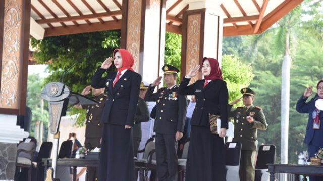 Wakil Bupati Sidoarjo, Hj. Mimik Idayana pimpin upacara Harkitnas 2026