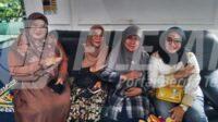 Anggota DPRD Jawa Barat Sri Rahayu Agustina bersama Ketua BKMM-DMI Karawang Hj. Siti Rohbaniati
