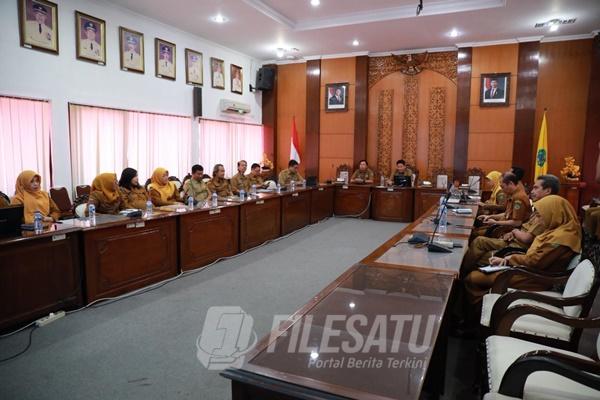 Bupati Sidoarjo saat audiensi bersama Tim Dinas Lingkungan Hidup dan Kebersihan (DLHK)
