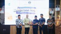 Foto bersama usai penandatanganan kerja sama antara Wali Kota Viman Alfarizi Ramadhan dan Bupati Blitar Rijanto, didampingi Beky Herdiansyah, Supriadi, dan Susi Narulita.