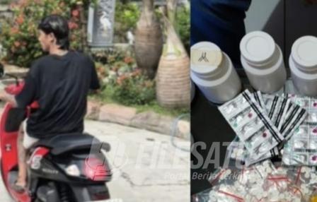 Ket Foto: Pemuda sedang berada didepan rumah warga.