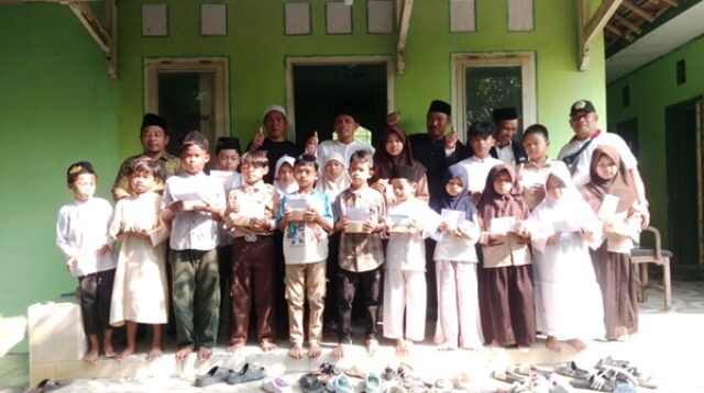 Kegiatan santunan bagi anak yatim