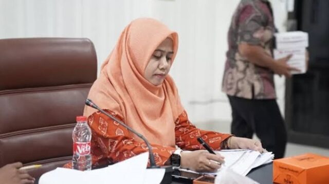 Ketua Komisi II DPRD Karawang, Mumun Maemunah