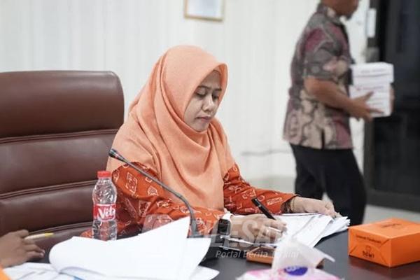 Ketua Komisi II DPRD Karawang, Mumun Maemunah