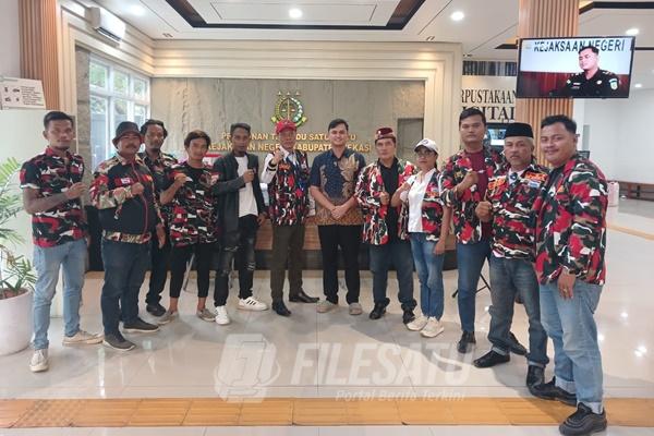 LMP Marcab Bekasi saat di Kejari Bekasi