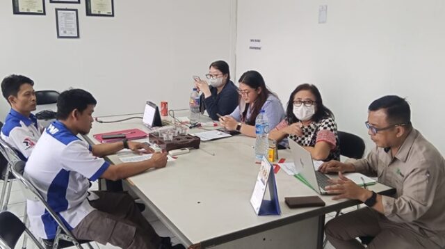 Pertemuan bipartit yang berlangsung di Ruang Meeting Main Office Lt. 2 PT Saranacentral Bajatama Tbk, Karawang