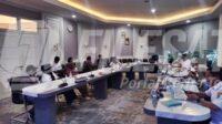 Sri Rahayu Agustina dan Hj. Siti Rohbaniati melakukan kunjungan ke RSUD Karawang untuk memperoleh data dan informasi terkait penyebaran HIV-AIDS
