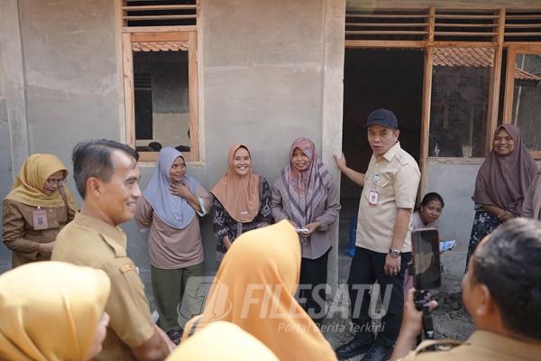 Bupati Karawang meninjau pelaksanaan rehabilitasi Rutilahu