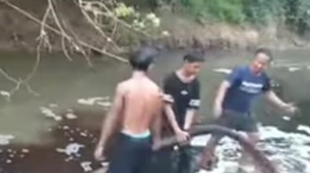 Dugaan Limbah PT KIT Cemari Sungai Desa Kurup