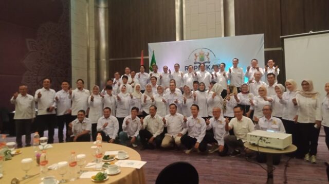 Kamar Dagang dan Industri (Kadin) Kabupaten Karawang menggelar Rapat Pimpinan Kabupaten (Rapimkab) tahun 2026 di Ballroom Hotel Mercure Karawang