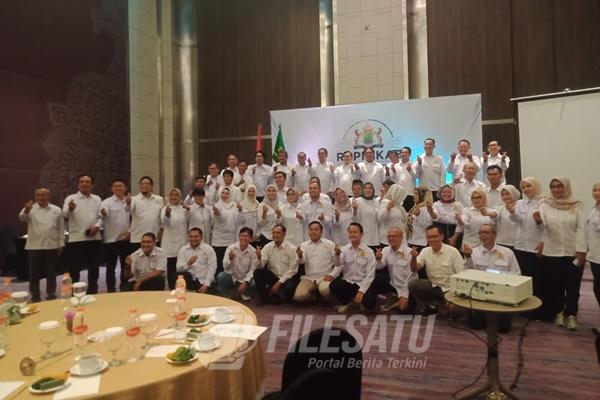 Kamar Dagang dan Industri (Kadin) Kabupaten Karawang menggelar Rapat Pimpinan Kabupaten (Rapimkab) tahun 2026 di Ballroom Hotel Mercure Karawang