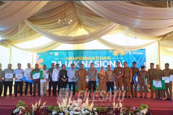 Kepala Kantor Pertanahan OKI Hadiri Pemberian Penghargaan Wajib Pajak