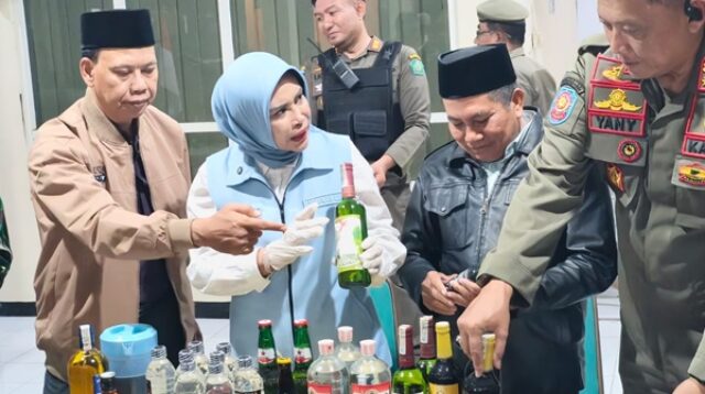 Wakil Bupati Sidoarjo, Mimik Idayana saat inspeksi mendadak (sidak) dan razia