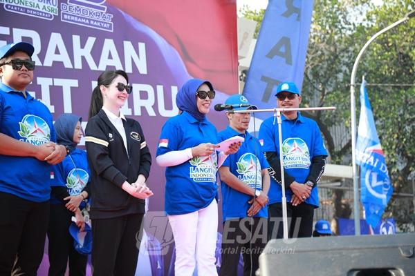 Wakil Bupati Sidoarjo, Mimik Idayana saat kegiatan penghijauan