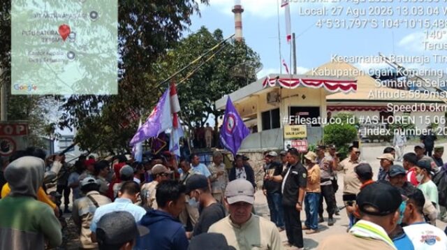 Aksi unjuk rasa di kawasan PLTU Desa Terusan