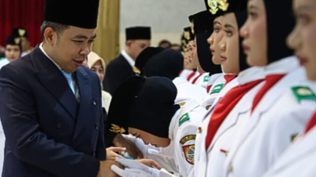 Bupati Jember Gus Fawait saat kukuhkan Paskibraka