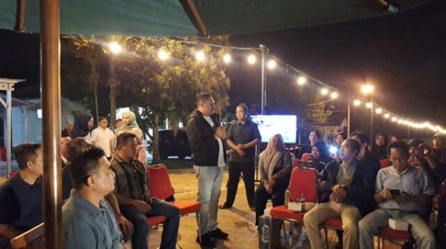 Kapolres OKU AKBP Helmy Tamaela memberikan sambutan dalam acara ramah tamah dan silaturahmi bersama insan pers Baturaja di Taman SSO
