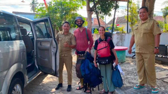 Kisah Indra Karyawan PT BSI dan Camat Pesanggaran Selamatkan 2 Turis Italia Kehujanan di Pulau Merah